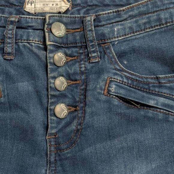 FREE PEOPLE Button Fly Ankle Zip Skinny Jeans Medium Wash Size 25 - Picture 4 of 9